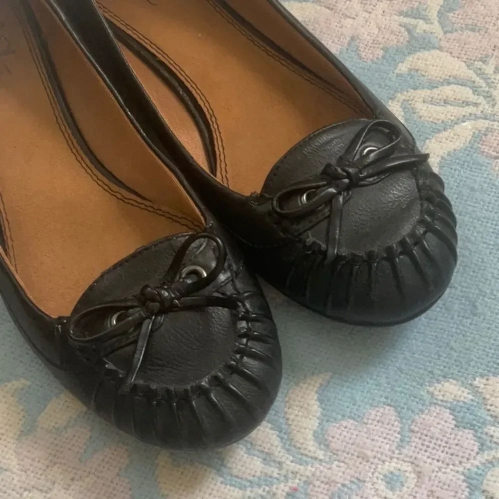 Life-stride Sz 8.5 Rubber Bottom Bow Loafers